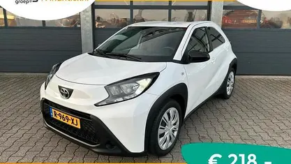 Wit Occasion 2022 Toyota Aygo X Play SUV | € 15.830 (Eerlijke prijs)