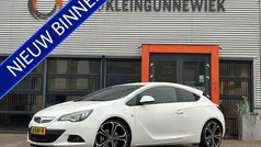 Wit Gebruikt 2012 Opel Astra GTC Sport Hatchback | € 6.445 (Eerlijke prijs)