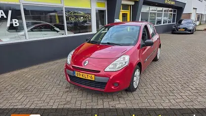 Rood Gebruikt 2010 Renault Clio II Hatchback | € 1.940 (Eerlijke prijs)