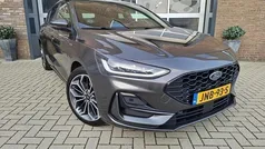 Grijs Gebruikt 2023 Ford Focus ST-Line X Hatchback | € 24.950 (Eerlijke prijs)