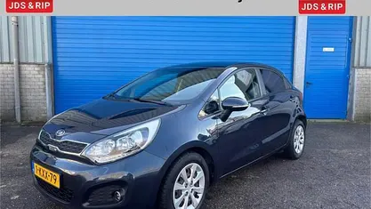 Blauw Gebruikt 2013 Kia Rio Hatchback | € 6.450 (Eerlijke prijs)