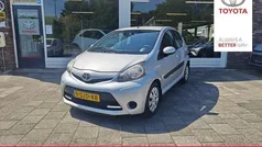 Grijs Gebruikt 2013 Toyota Aygo Hatchback | € 5.450 (Eerlijke prijs)