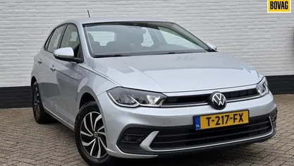 Grijs Occasion 2023 VW Polo Life Hatchback | € 17.750 (Eerlijke prijs)