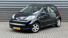 Zwart Gebruikt 2010 Peugeot 107 Urban Move Hatchback | € 3.950 (Eerlijke prijs)