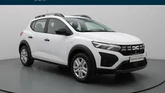 Gebruikt 2023 Dacia Sandero Essentiel Hatchback | € 16.990 (Eerlijke prijs)