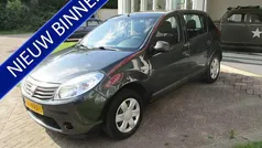 Grijs Gebruikt 2010 Dacia Sandero Ambiance Hatchback | € 2.660 (Eerlijke prijs)