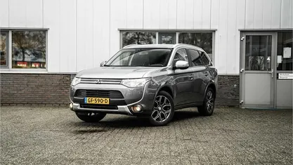 Occasion Mitsubishi Outlander P-HEV Edition 203 PK (149 kW) 2015 SUV
