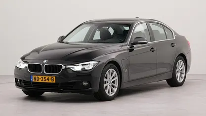 Zwart Occasion 2016 BMW 330e Executive Sedan | € 13.850 (Goede deal)