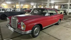 Rood Gebruikt 1965 Mercedes 250 Coupé | € 22.000