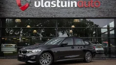 Zwart Gebruikt 2022 BMW 330 Executive Stationwagen | € 31.950 (Goede deal)