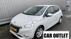 Wit, metallic lak Gebruikt 2014 Peugeot 208 Style Hatchback | € 5.950 (Eerlijke prijs)