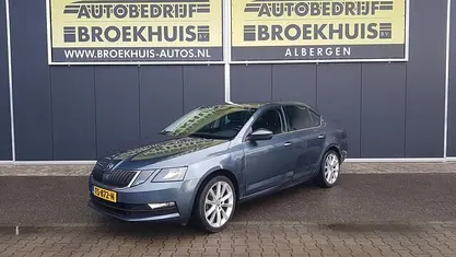Grijs (metallic) Gebruikt 2018 Skoda Octavia Business Line Hatchback | € 9.950 (Super prijs)