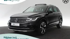 Zwart Gebruikt 2021 VW Tiguan Elegance SUV | € 32.700 (Eerlijke prijs)