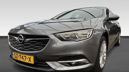 Grijs (metallic) Gebruikt 2018 Opel Insignia Business Hatchback | € 15.950 (Eerlijke prijs)