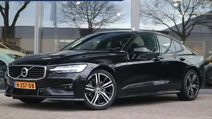 Zwart Occasion 2019 Volvo S60 R-Design Sedan | € 34.950 (Eerlijke prijs)