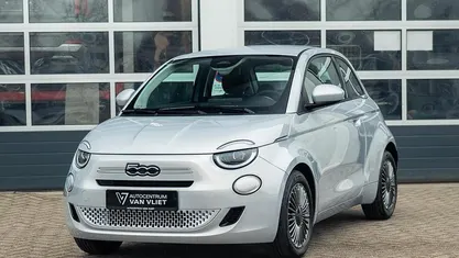 Blauw Nieuw 2025 Fiat 500 Launch Edition Hatchback | € 27.690 (Eerlijke prijs)