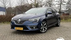 Blauw (metallic) Gebruikt 2017 Renault Mégane GrandTour Bose Edition Stationwagen | € 9.995 (Eerlijke prijs)