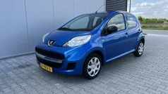 Blauw, metallic lak Gebruikt 2011 Peugeot 107 Hatchback | € 3.700 (Eerlijke prijs)