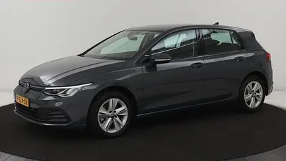 Occasion 2022 VW Golf VIII Life Hatchback | € 16.900 (Goede deal)