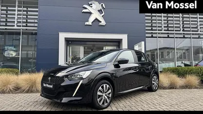 Zwart Occasion 2023 Peugeot e-208 Active Hatchback | € 18.740 (Eerlijke prijs)
