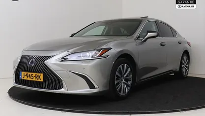 Grijs Gebruikt 2020 Lexus ES300H Business Edition Sedan | € 34.495 (Eerlijke prijs)