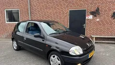 Zwart Gebruikt 2000 Renault Clio II Hatchback | € 1.249 (Eerlijke prijs)