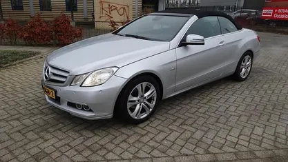 Grijs (metallic) Occasion 2011 Mercedes E200 Avantgarde Cabriolet | € 12.950 (Goede deal)