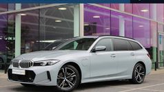 Gebruikt 2025 BMW 330e Comfort Edition Stationwagen | € 54.950 (Goede deal)