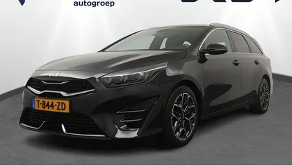 Zwart Gebruikt 2023 Kia Ceed GT-Line Hatchback | € 29.450 (Eerlijke prijs)