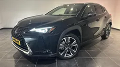 Zwart Gebruikt 2022 Lexus UX 250h SUV | € 31.740 (Eerlijke prijs)