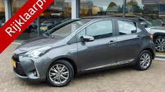 Grijs Gebruikt 2018 Toyota Yaris Hybrid Executive Hatchback | € 16.400 (Super prijs)