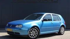 Blauw, metallic lak Gebruikt 2003 VW Golf IV Hatchback | € 1.950 (Eerlijke prijs)