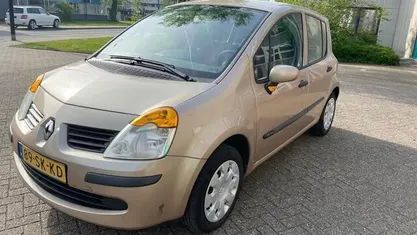 Occasion Renault Modus Authentique 112 PK (82 kW) 2006 Beige MPV