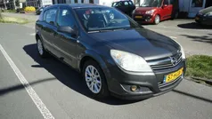 Grijs Gebruikt 2008 Opel Astra Executive Hatchback | € 1.950 (Eerlijke prijs)