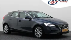 Blauw Gebruikt 2016 Volvo V40 Hatchback | € 15.950 (Goede deal)