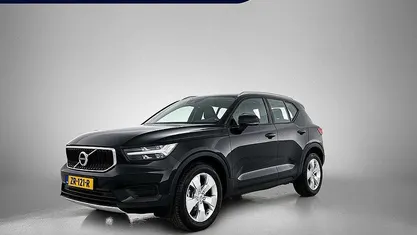 Zwart, metallic lak Gebruikt 2019 Volvo XC40 Momentum SUV | € 27.800 (Eerlijke prijs)