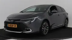 Grijs, metallic lak Gebruikt 2023 Toyota Corolla Edition Stationwagen | € 29.945 (Eerlijke prijs)