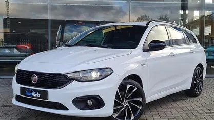 Wit, metallic lak Gebruikt 2020 Fiat Tipo S Stationwagen | € 15.798 (Eerlijke prijs)