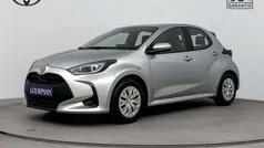 Grijs Gebruikt 2024 Toyota Yaris Hybrid Active Hatchback | € 23.950 (Eerlijke prijs)