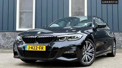 Zwart Gebruikt 2020 BMW 318 M Sport Sedan | € 28.950 (Eerlijke prijs)