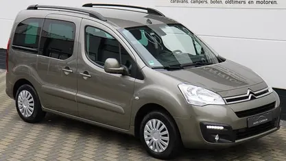 Grijs Gebruikt 2017 Citroën Berlingo MPV | € 12.445 (Eerlijke prijs)