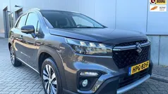 Grijs, metallic lak Gebruikt 2022 Suzuki SX4 S-Cross SUV | € 23.950 (Eerlijke prijs)