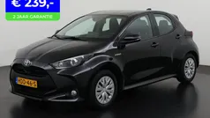 Zwart Gebruikt 2021 Toyota Yaris Hybrid Active Hatchback | € 18.695 (Eerlijke prijs)