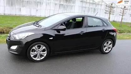 Zwart Occasion 2016 Hyundai i30 Hatchback | € 9.750 (Eerlijke prijs)