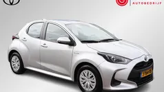 Grijs Gebruikt 2020 Toyota Yaris Hybrid Active Hatchback | € 19.999 (Eerlijke prijs)