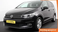 Zwart, metallic lak Gebruikt 2021 VW Touran Highline MPV | € 29.940 (Eerlijke prijs)