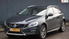 Grijs, metallic lak Gebruikt 2016 Volvo V60 CC Summum Stationwagen | € 14.750 (Eerlijke prijs)