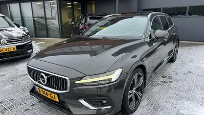 Grijs Gebruikt 2019 Volvo V60 Inscription Stationwagen | € 13.995 (Eerlijke prijs)