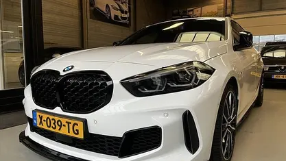Wit Gebruikt 2022 BMW M135 Sport Line Hatchback | € 39.950 (Eerlijke prijs)