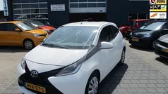 Wit Gebruikt 2016 Toyota Aygo Hatchback | € 7.740 (Eerlijke prijs)